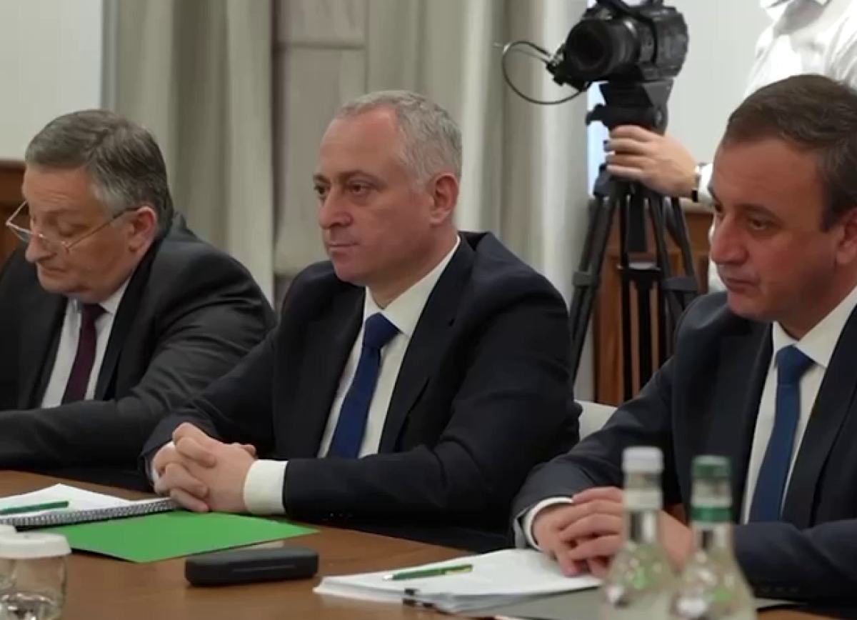 Бадра Гунба и Сергей Кириенко обсудили проблемы энергетической отрасли Абхазии   
