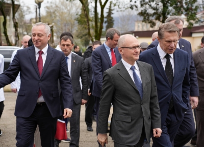 Бадра Гәынбеи Сергеи Кириенкои Ареспубликатә шьадатә центри Аҟәа идыргыло ахәыҷтәы хәышәтәырҭеи ирҭааит