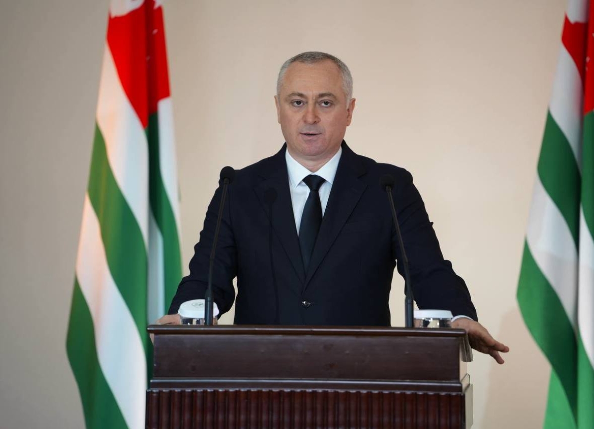 Бадра Гунба выступил с посланием к Парламенту РА