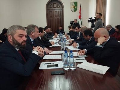 Атәыла анапхгара аилатәара аихшьаалақәа: ауалафахәқәа рышьҭыхра, Урыстәылеи Аԥсни рыбжьара аиқәшаҳаҭреи абизнес азы иҿыцу аԥҟарақәеи.