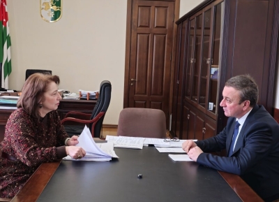 Аԥыза-министри астатистиказы Аҳәынҭқарратә Еилакы ахадеи ашықәстәи аихшьаалатә ҳасабырба аиқәыршәара иадҳәалоу азҵаарақәа ирылацәажәеит.