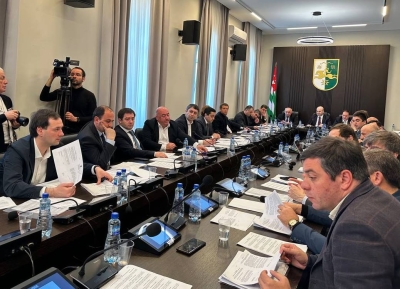 Поправки к Конституции Абхазии, касающиеся возрастного ценза депутата Парламента и Президента, приняты в первом чтении