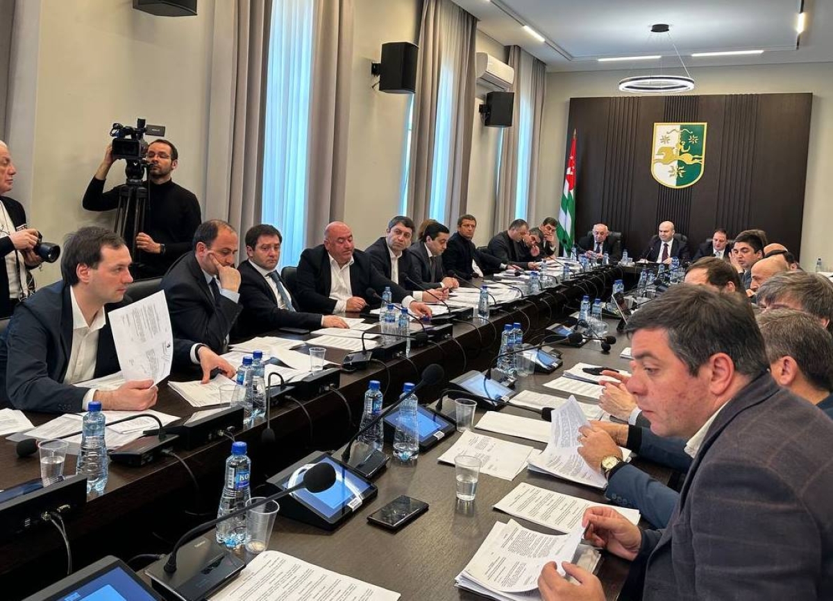 Поправки к Конституции Абхазии, касающиеся возрастного ценза  депутата Парламента  и Президента, приняты в первом чтении