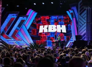 Аԥсны раԥхьаӡа акәны имҩаԥысит КВН иреиҳаӡоу алига ахәмарра, уаҟа еиԥылеит Аԥсни Урыстәылеи еизгоу ркомандақәа