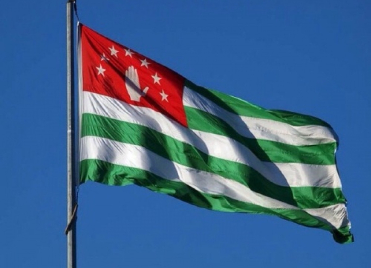 Лаша Ашуба поздравил народ Абхазии с Днём Государственного флага
