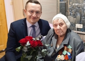 Четырем ветеранам войны вручили юбилейные медали, посвященные 80-летию Великой Победы