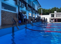 В рамках акции "Молодежь против наркотиков" в сухумском бассейне проводится заплыв среди школьников