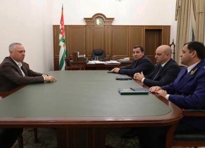 Бадра Гунба провёл совещание с руководителями правоохранительных органов