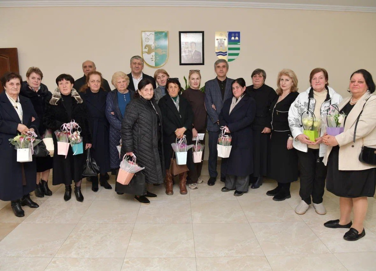 В Администрации Сухумского района поздравили участниц Отечественной войны народа Абхазии с 8 Марта