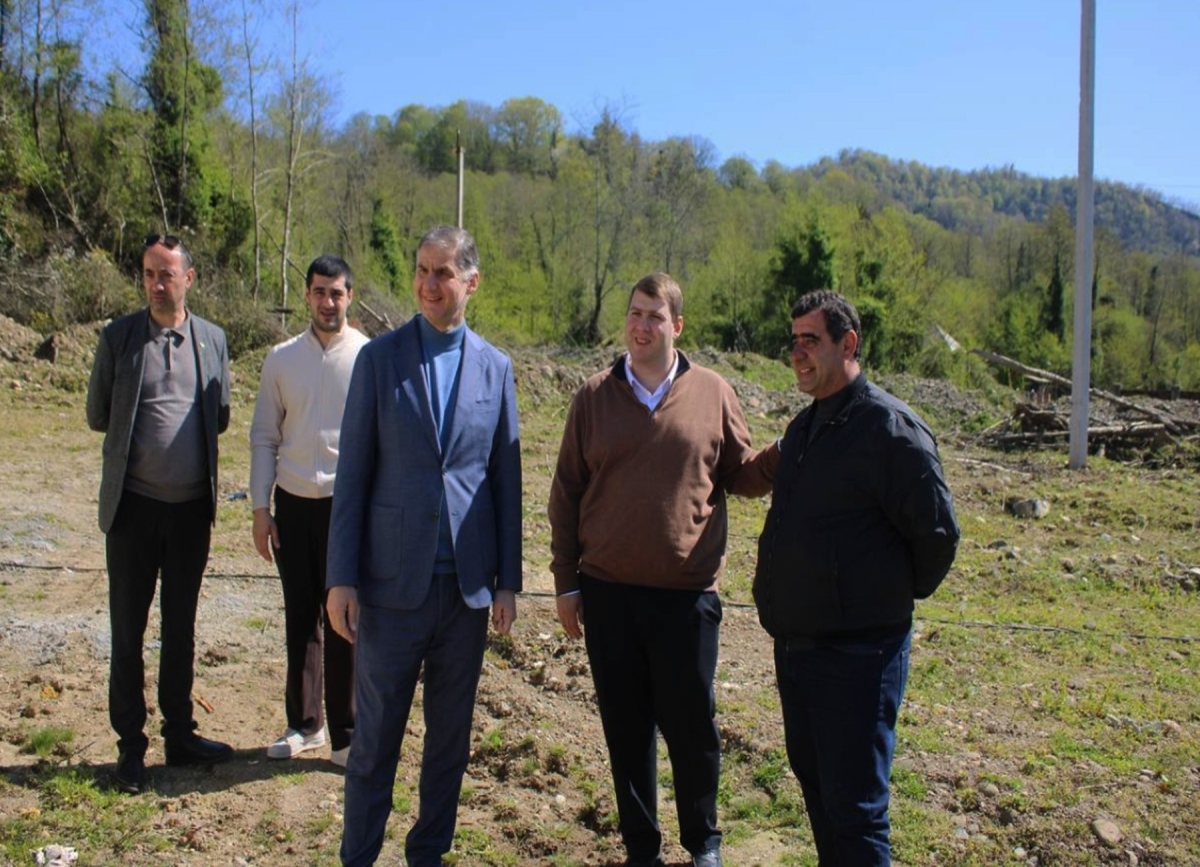 Русло реки Абгыдзра расчищают в Гулрыпшском районе