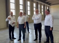 Бадра Гунба и Сергей Кириенко посетили завод напитков «Кристалл», строящийся в Гудауте