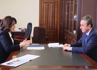 Аԥсны аҵара аминистр Хана Гәынба аԥыза-министр Владимир Делба изеиҭалҳәеит 2025 шықәсазы аминистрра аусуршьа