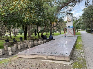 Начались работы по очистке и благоустройству территории у памятника Ефрему Эшба