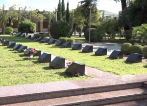 Надписи на мемориале в Парке Славы обновляются