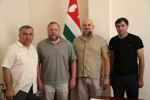 Чемпион мира по греко-римской борьбе Сергей Поперечный встретился с руководством Госкомитета по делам молодежи и спорту