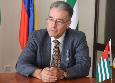 Алингвист, Аԥсны иацҳаражәҳәаҩхаз: апрофессор Џьорџь Хьиитт 76 шықәса ихыҵит.