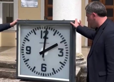 Новые уличные часы в Ткуарчале: возвращение символа города