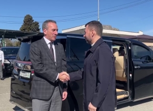 Денис Пушилин прибыл в Абхазию для участия в экономическом форуме