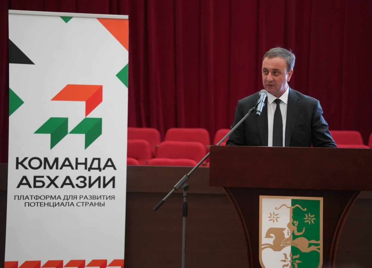 Владимир Делба: правительство видит в «Команде Абхазии» помощников в строительстве сильной и процветающей страны