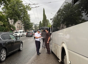 Профилактические рейды по проверке общественного и грузового транспорта проходят в Сухуме