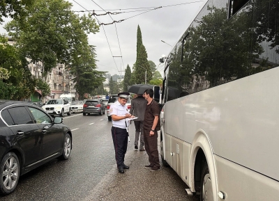 Профилактические рейды по проверке общественного и грузового транспорта проходят в Сухуме