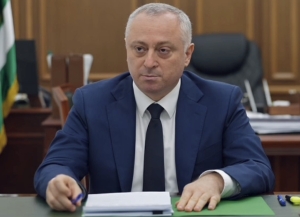 Бадра Гунба провел совещание по вопросам внешней политики республики