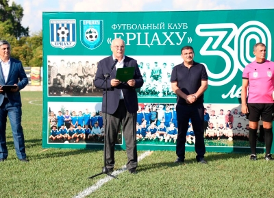Президент Аслан Бжания поздравил футбольный клуб «Ерцаху» с юбилеем