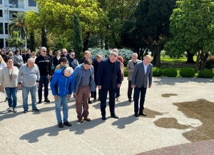 Эдуард Бутба и члены Российской делегации медиков возложили цветы в Парке Славы 