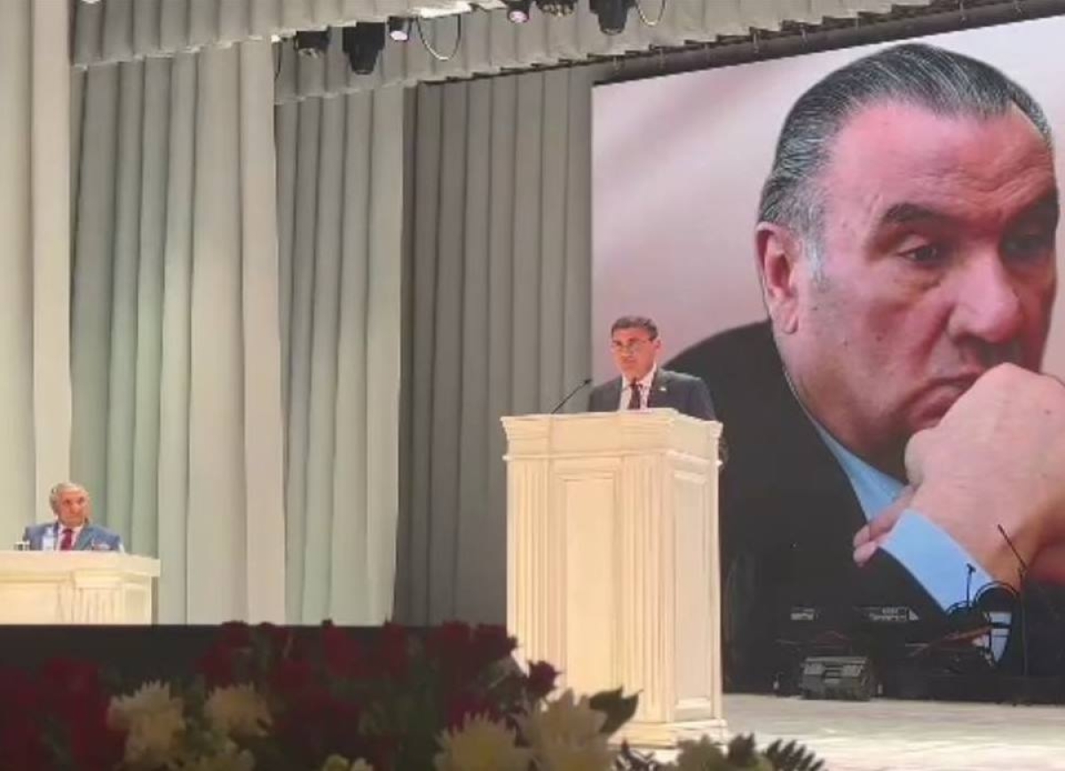 Бадра Гунба присвоил Исхаку Машбашу звание Народного писателя Абхазии