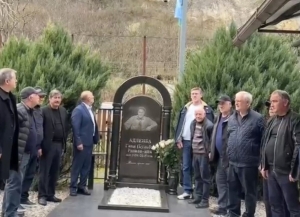 На Гумистинском мосту установили мемориальные доски погибшим десантникам