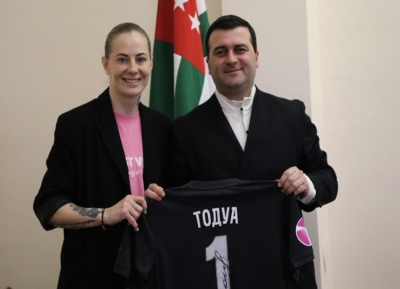 Встреча с легендарным вратарем Эльвирой Тодуа состоялась в Госкомспорте