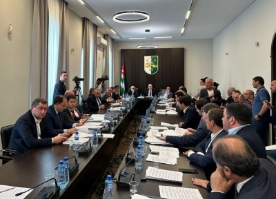 Жәлар Реизара-Апарламент аҿы  2024 шықәсазы абиуџьетнҭыҵтәи афондқәа фба рбиуџьетқәа рынагӡаразы азакәан апроектқәа рыдыркылеит.
