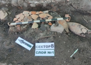 Студенты АГУ обнаружили в Сухумской крепости древние амфоры