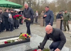 Бадра Гәынбеи Урыстәылатәи Афедерациа Ахада Иусбаҭа анапхгаҩы актәи ихаҭыԥуаҩ Сергеи Кириенкои Баҭал Бигәаа иҳаҭгәын аҿы ашәҭшьыҵәрақәа шьҭарҵеит.