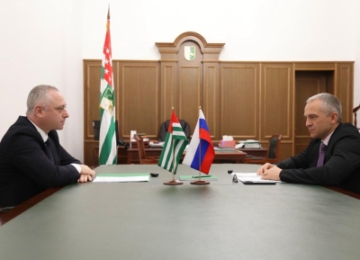 Бадра Гәынба Урыстәыла аекономикатә ҿиара аминистр ихаҭыԥуаҩ Дмитри Вольвач дидикылеит.