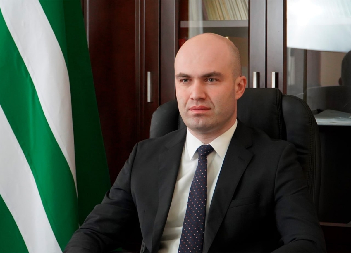 Лаша Ашуба от имени всего депутатского корпуса поздравил  жителей Сухума с 2510-летием основания города