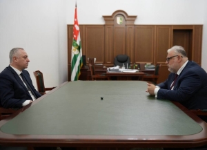 Президент Абхазии Бадра Гунба принял ректора РГСУ Андрея Хазина