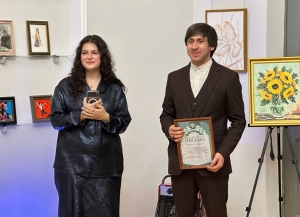 Персональная выставка художника Ремзи Айба открылась в Гагре