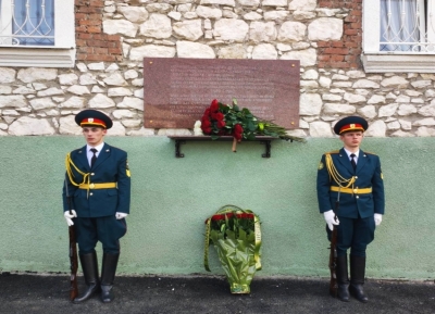 Мемориальную доску в память о курсантах военно-пехотного училища, погибших в Великой Отечественной войне, открыли в Сухуме