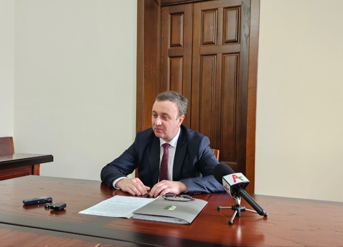 Аԥыза-министр Владимир Делба имҩаԥысраны иҟоу жәларбжьаратәи аекономикатә форум далацәажәеит