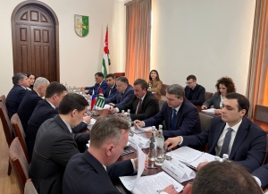 Встреча сопредседателей Межправительственной комиссии Абхазии и России проходит в Сухуме