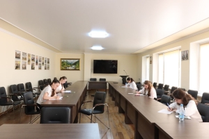 В АГУ стартовали вступительные испытания