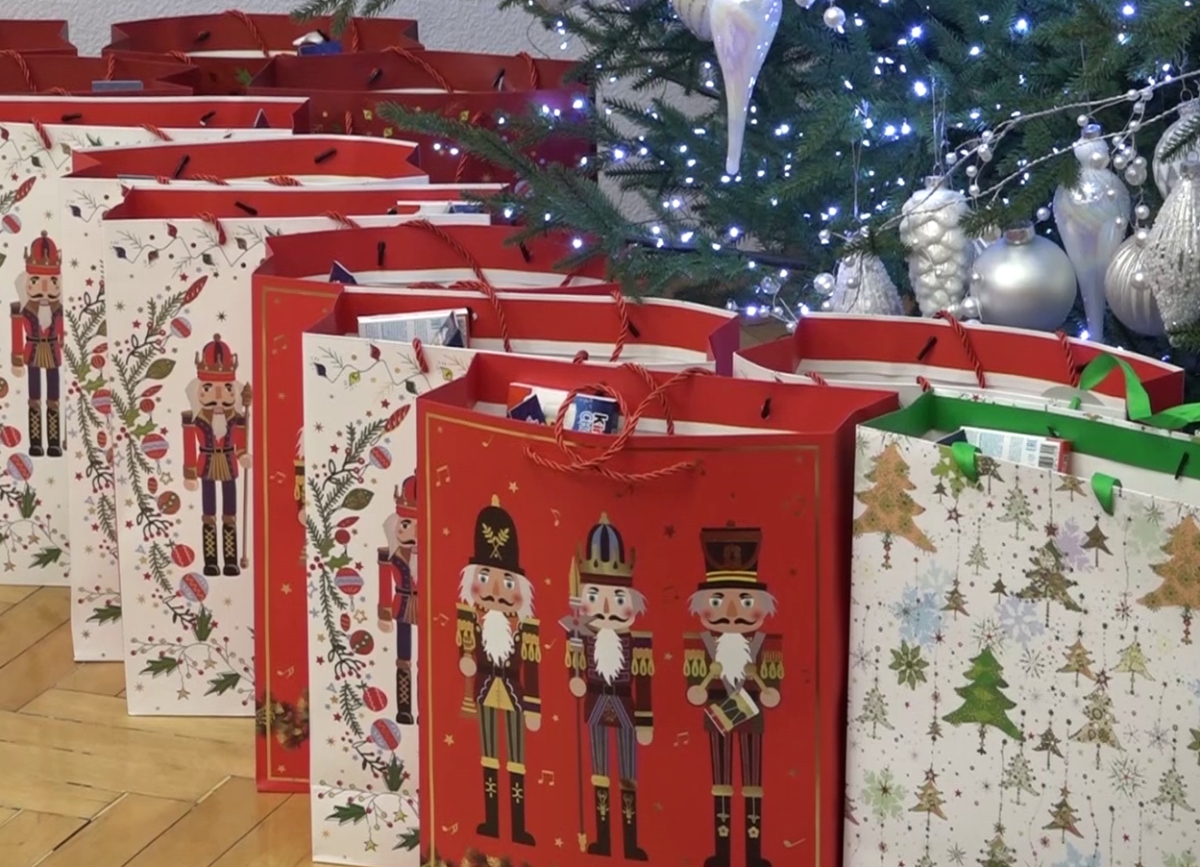 Детей, находящихся под опекой, поздравили с наступающим Новым годом в мэрии Сухума