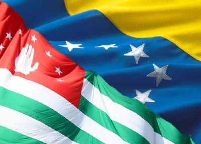 Аслан Бжания поздравил Президента Венесуэлы с Днем рождения