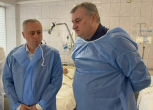 Бадра Гунба навестил в больнице пострадавших в результате перестрелки