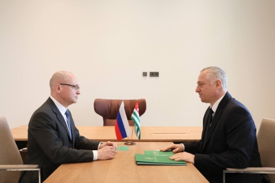 Бадра Гәынбеи Сергеи Кириенкои русуратә еиԥылара мҩаԥысит