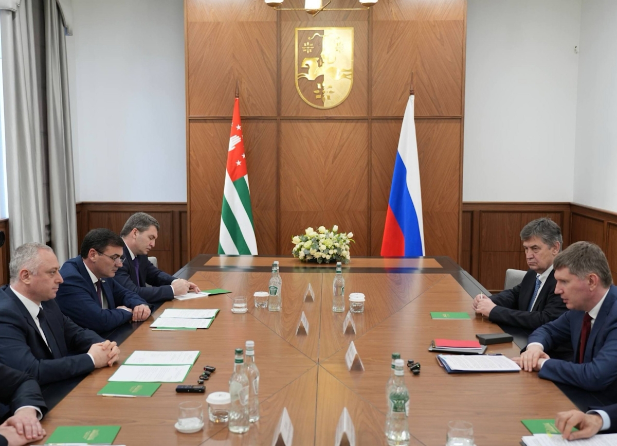 Аҳәынҭқарра Ахада Бадра Гәынба Урыстәыла аекономикатә ҿиара аминистр Максим Решетников диԥылеит