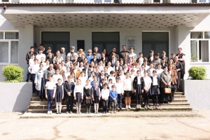 В трех школах Очамчырского района установили мемориальные доски Дмитрию Гулиа