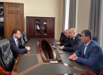 Генпрокурору Адгуру Агрба вручили удостоверение, подтверждающее его полномочия