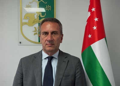 Олег Барциц поздравил соотечественниц с Международным женским днем